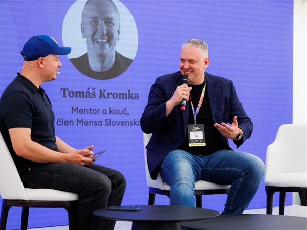 Tomáš Kromka na pódiu Forbes Business Festu v Bratislave